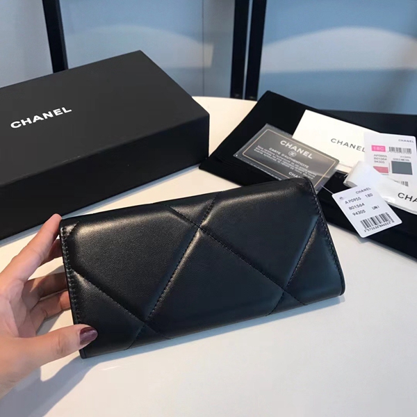 シャネル財布側面デザイン